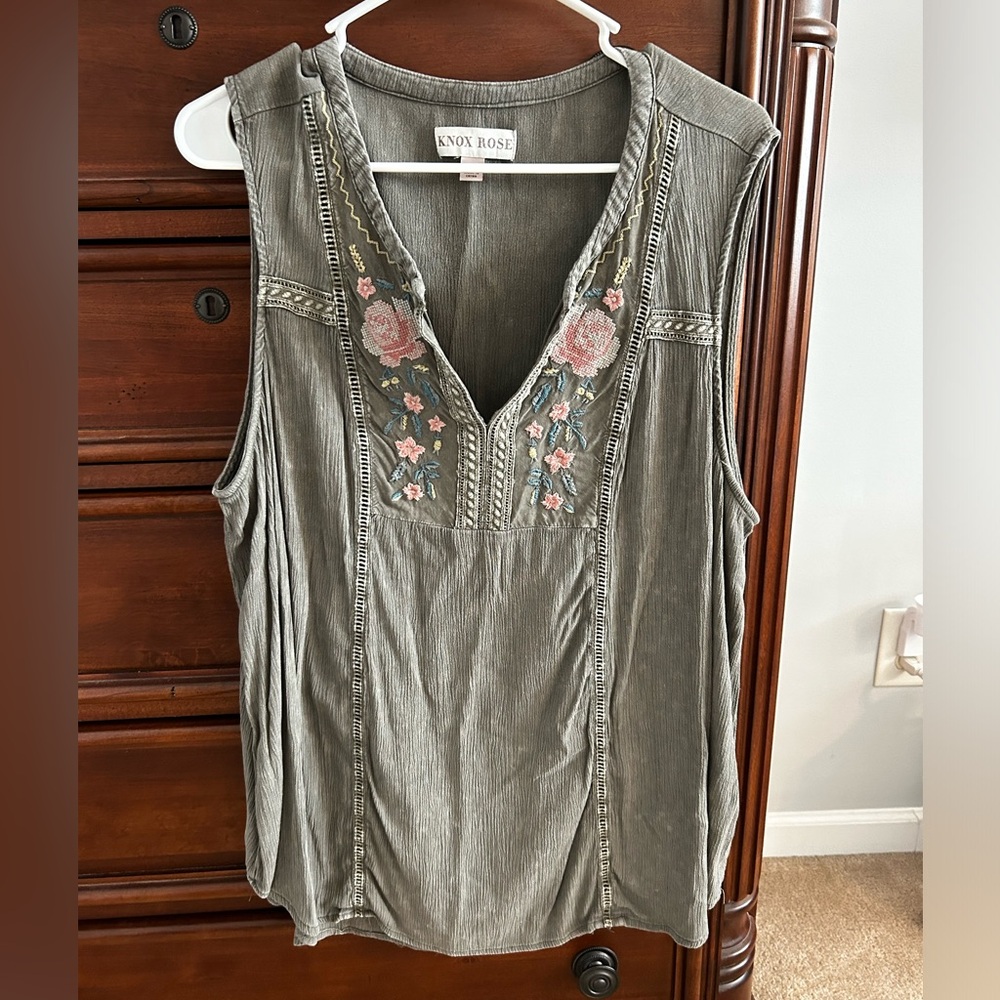 Knox Rose Green floral embroidered tank top